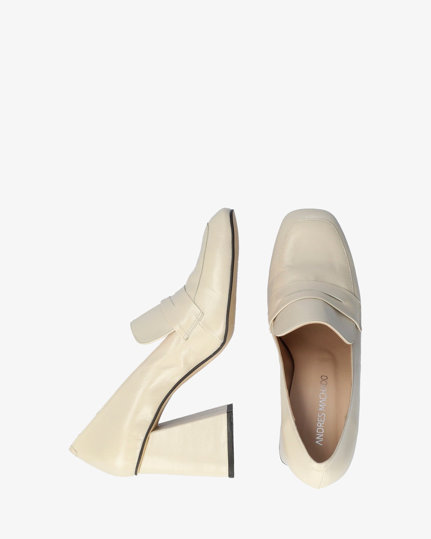 Zapato de estilo mocasín con tacón en piel de color hielo