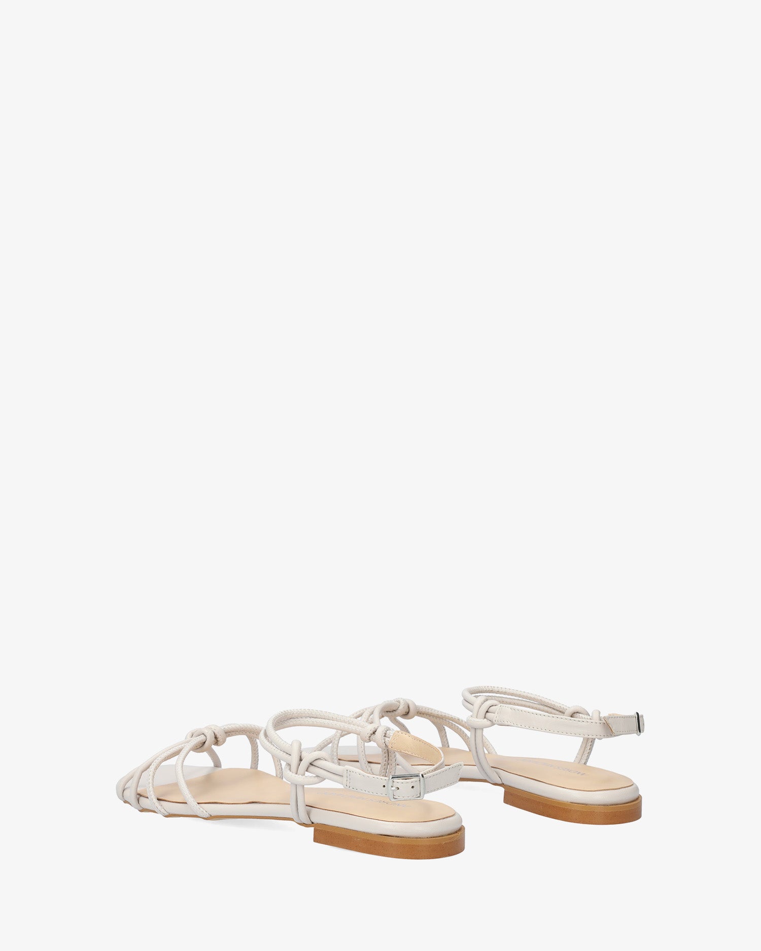 Sandalia plana en piel gris