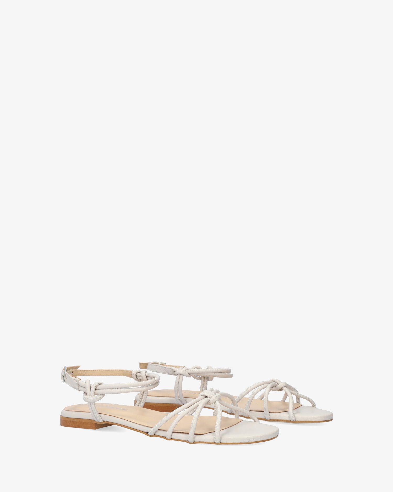 Sandalia plana en piel gris