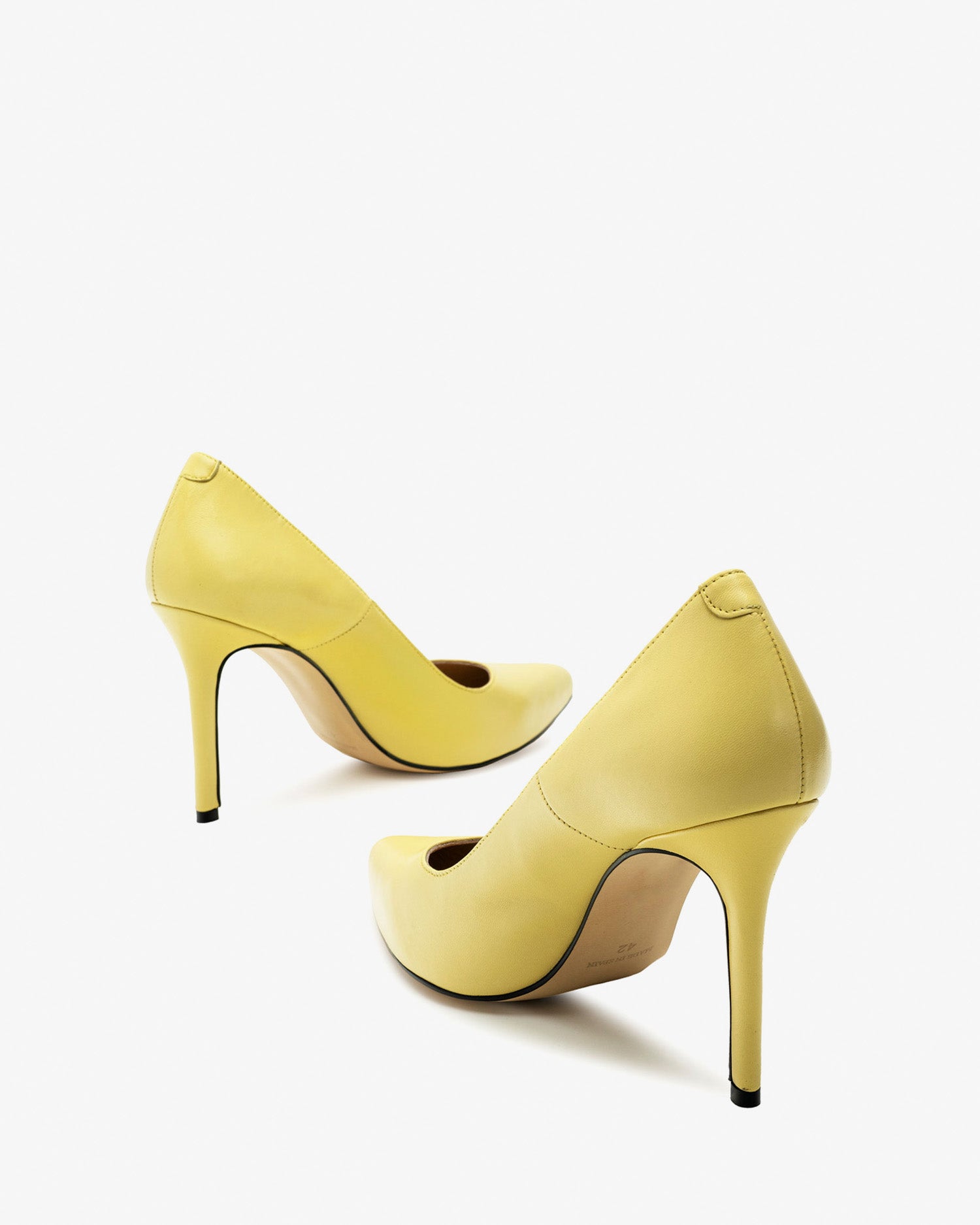 Sapato de salto em pele amarelo