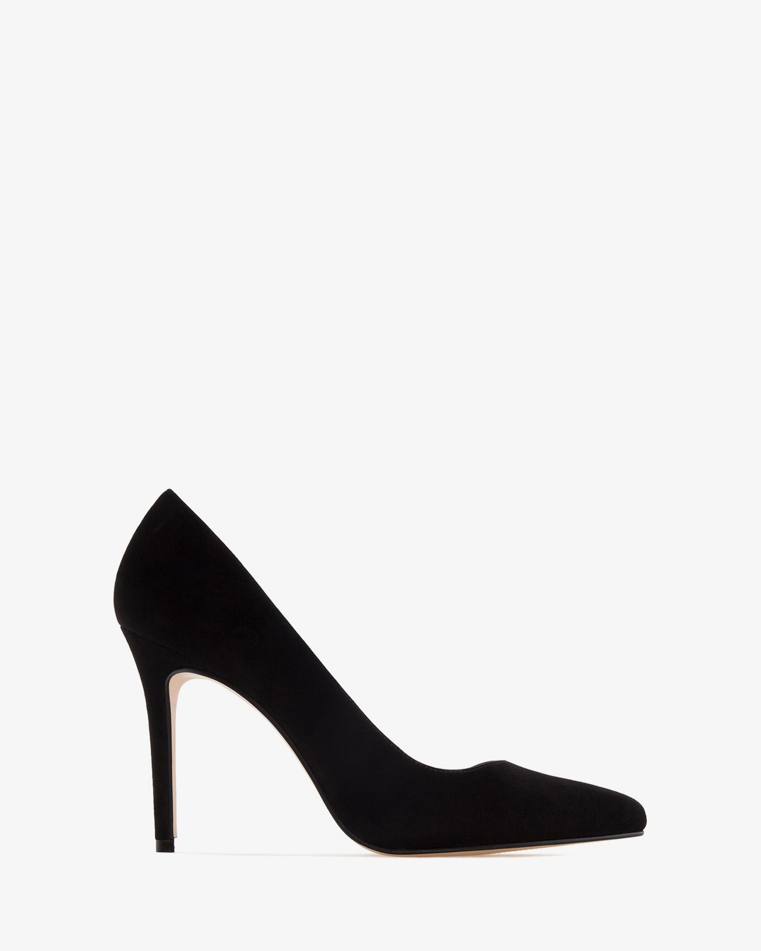 Heeled shoes in black suede