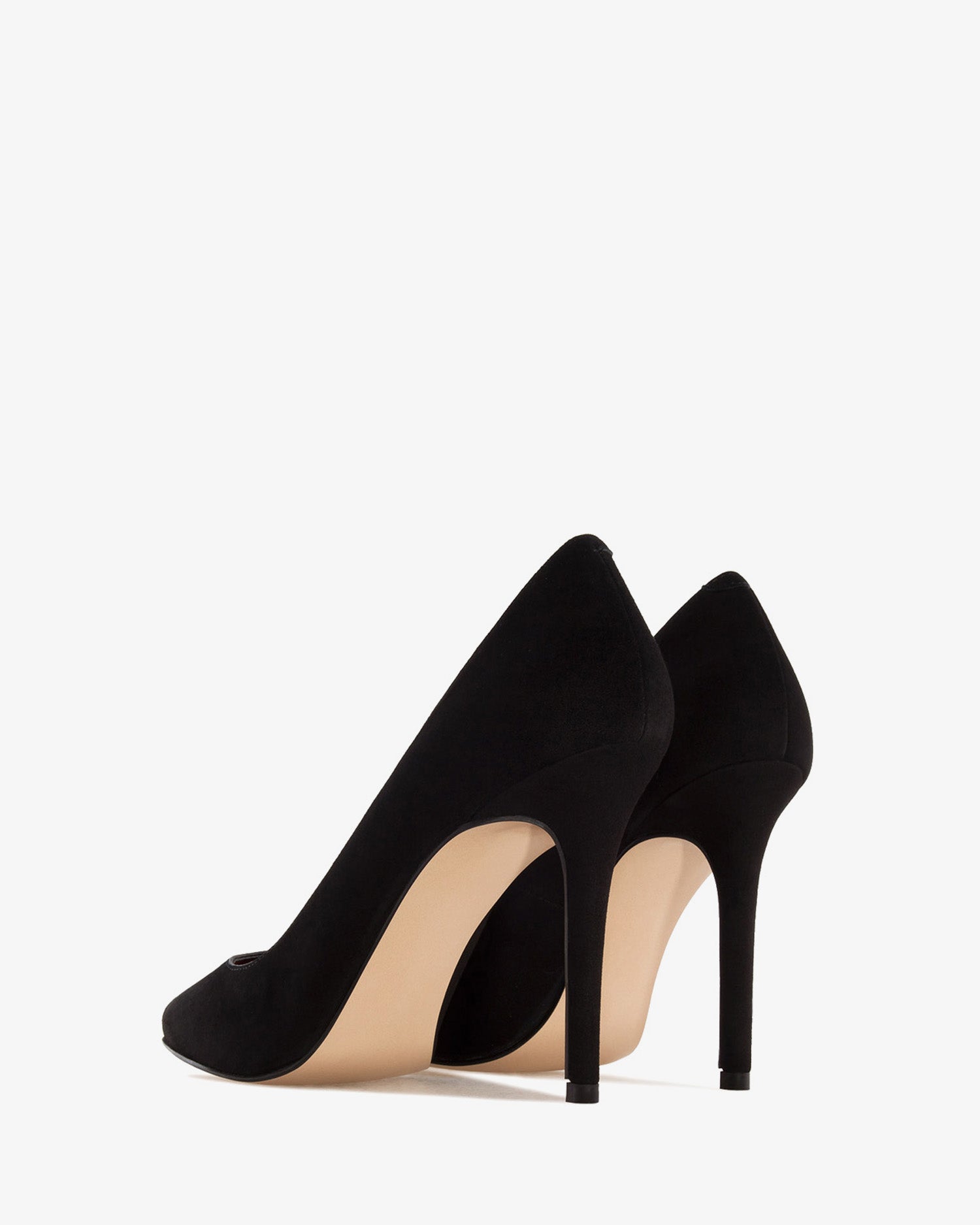 Heeled shoes in black suede