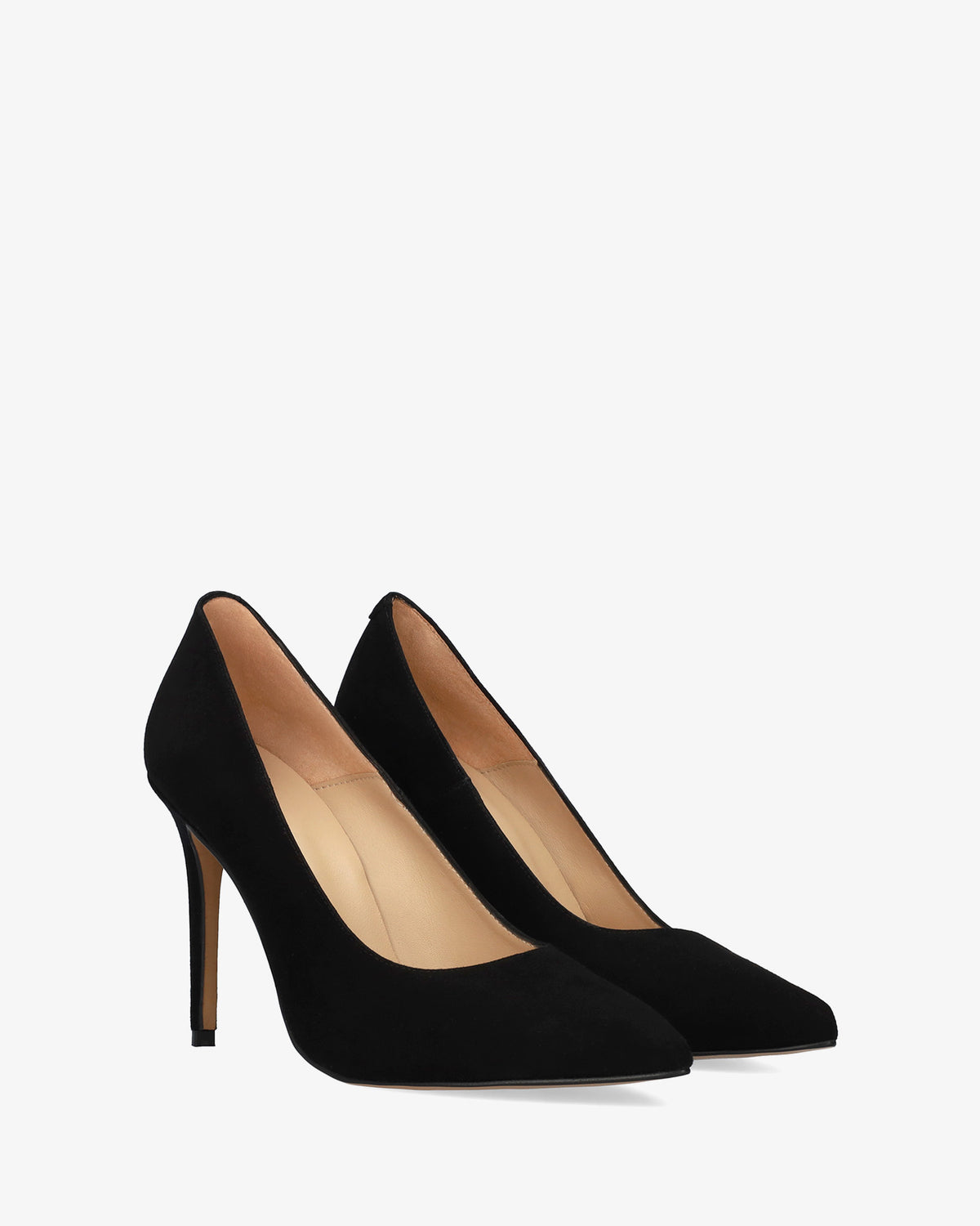 Heeled shoes in black suede