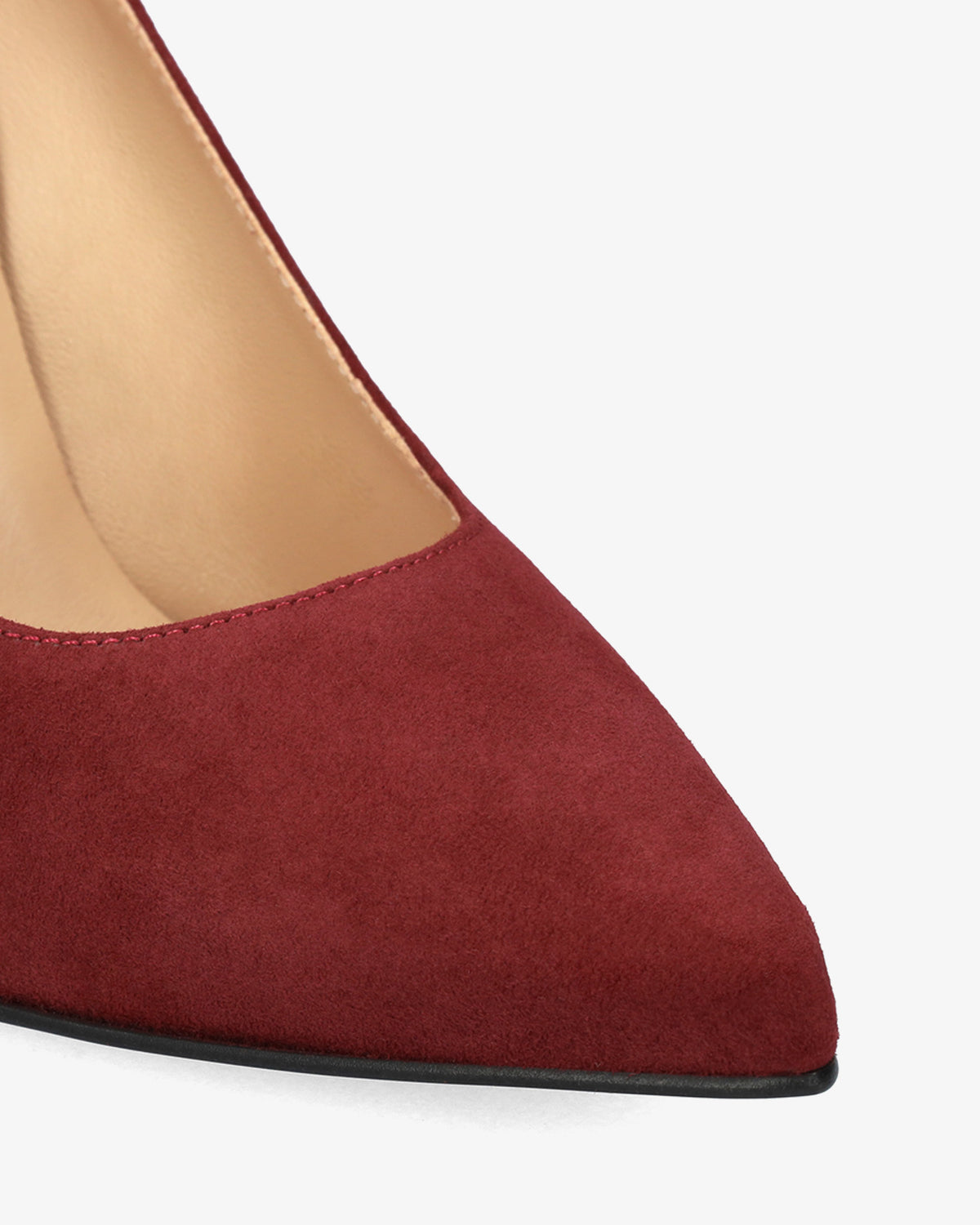 Heeled shoes in burgundy suede