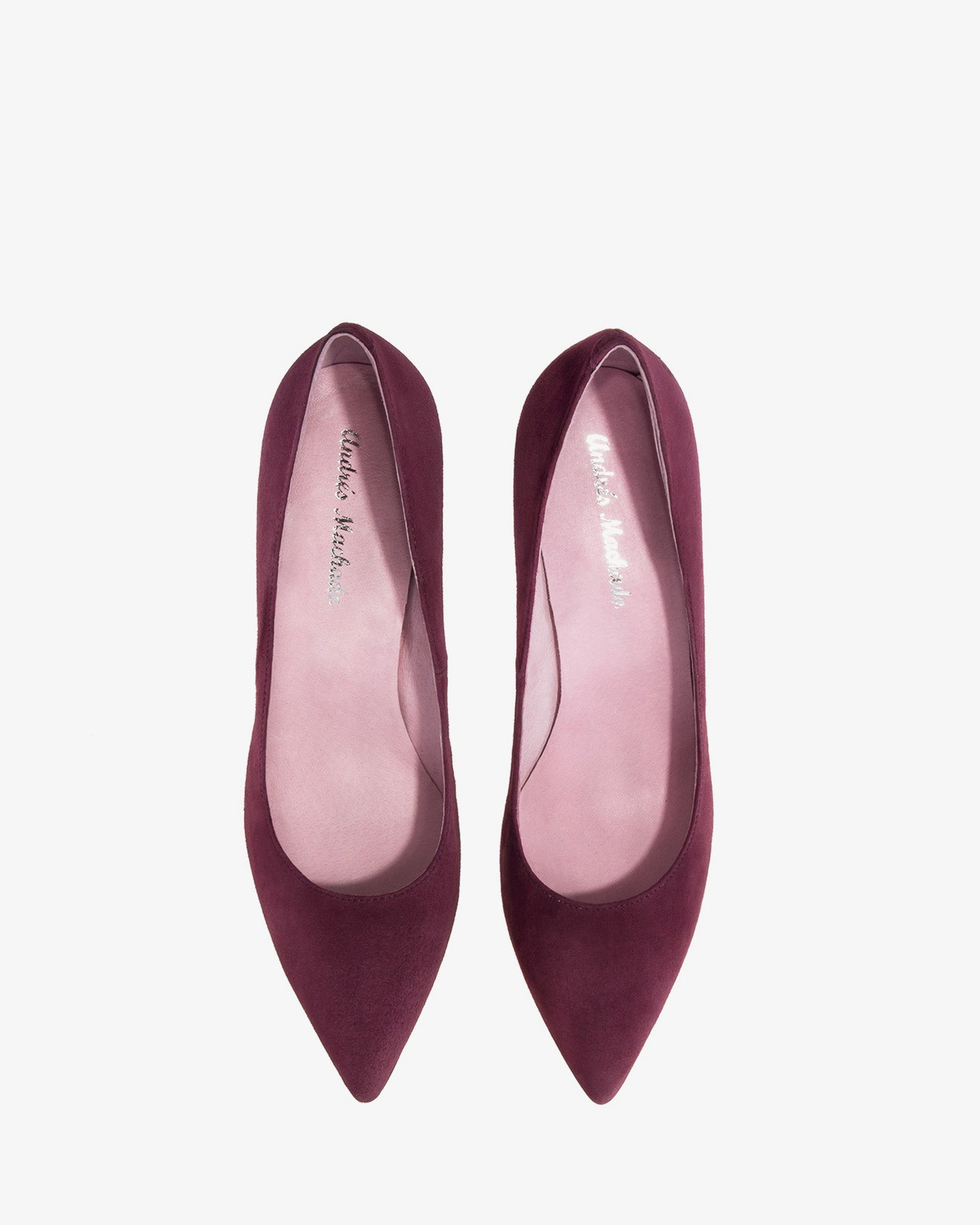 Heeled shoes in burgundy suede