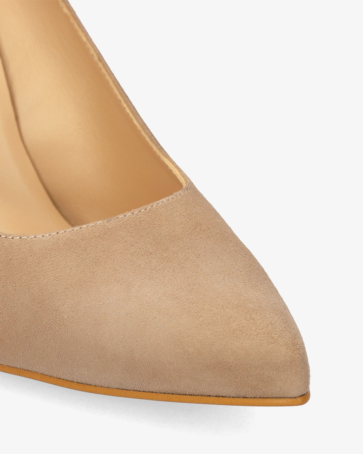 Scarpa con tacco in camoscio taupe