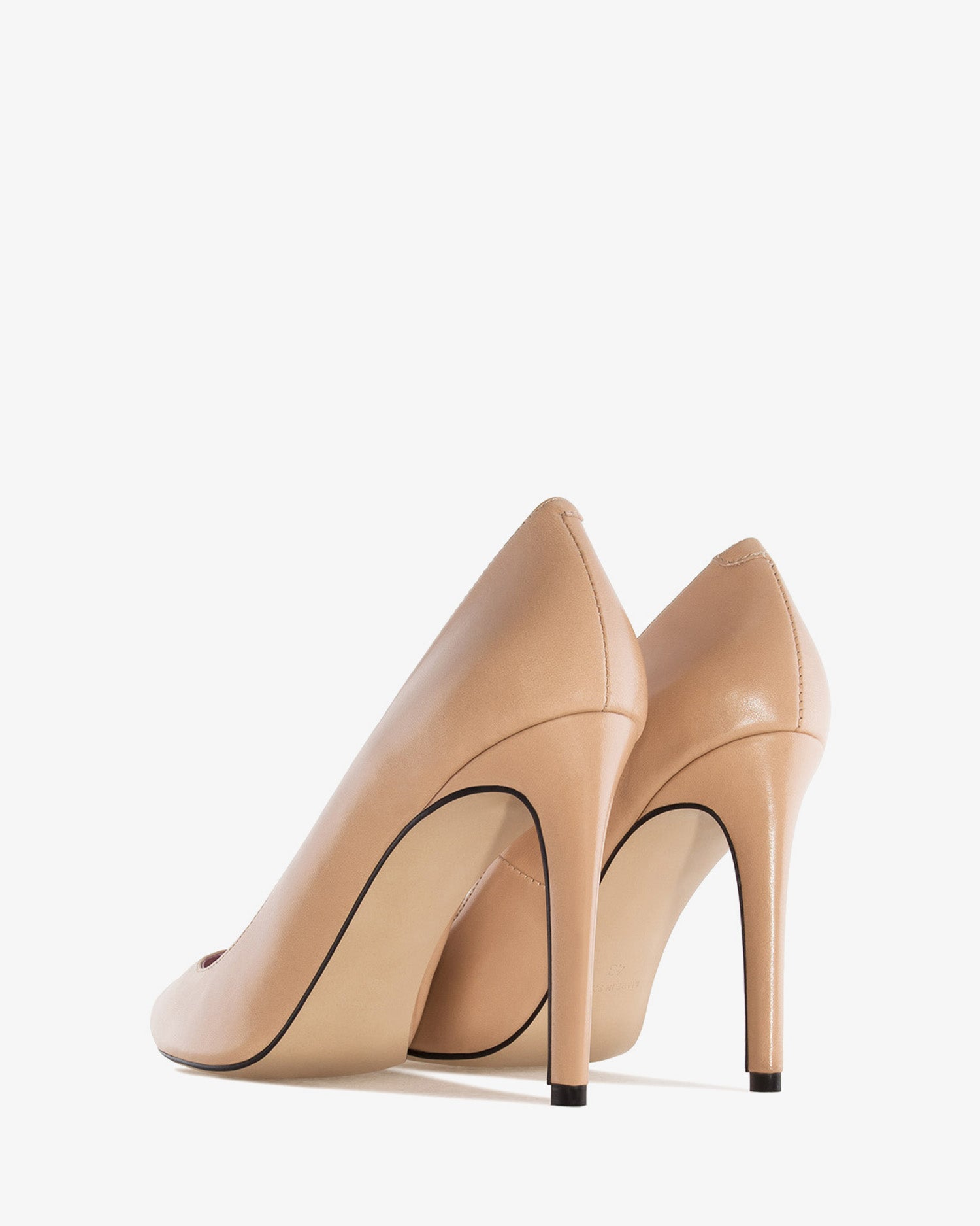 Heeled shoes in nude coloured nappa leather