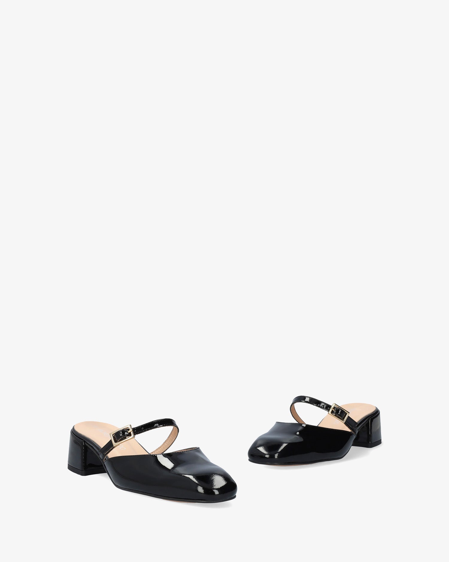 Heeled mule in black patent leather
