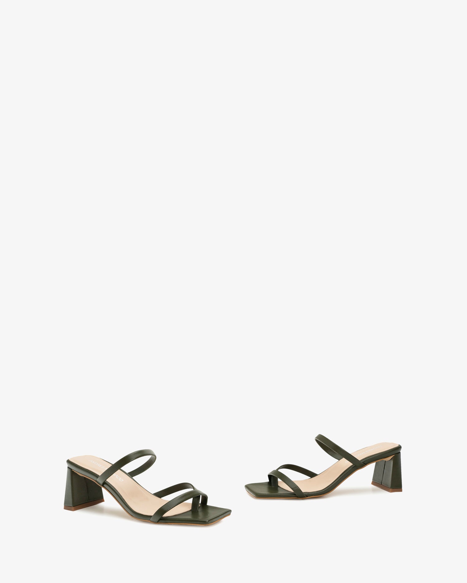 Mule de tacón en piel de color kaki punta cuadrada