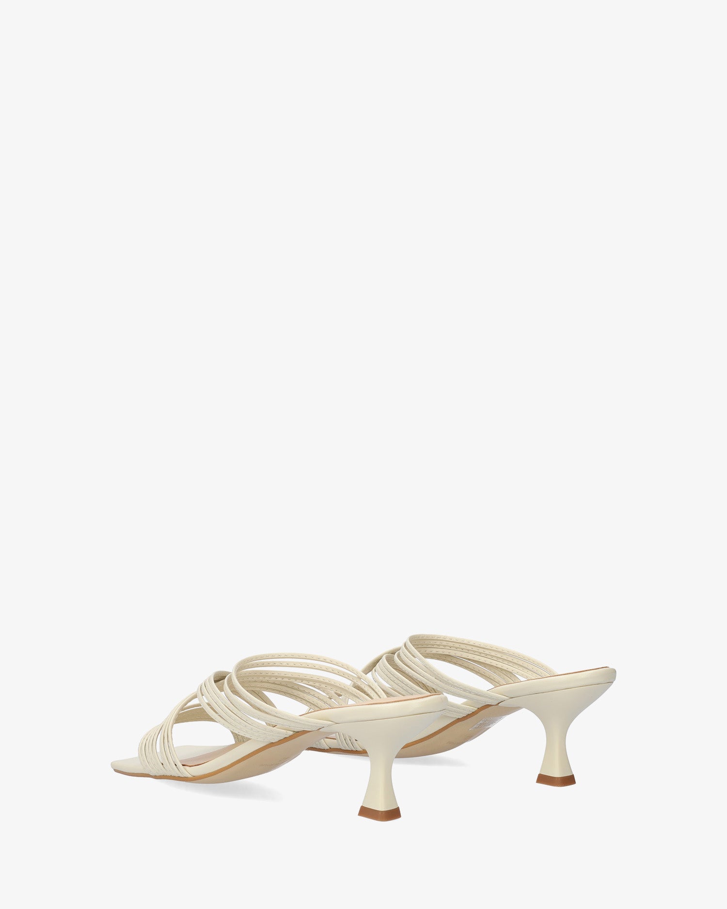 Sandalia con tacón en piel hielo