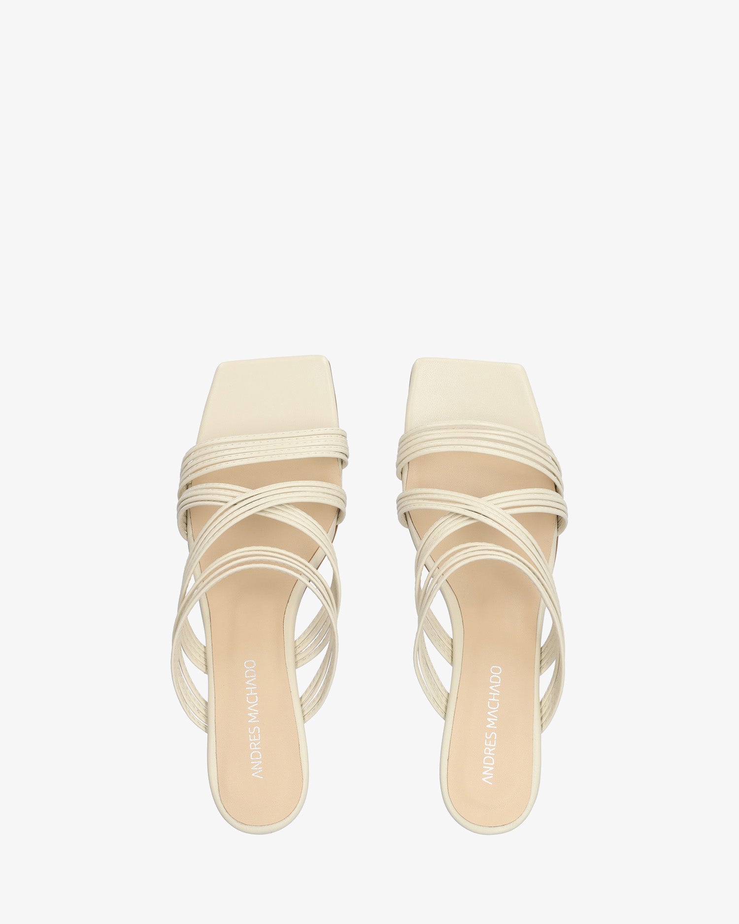 Sandalia con tacón en piel hielo