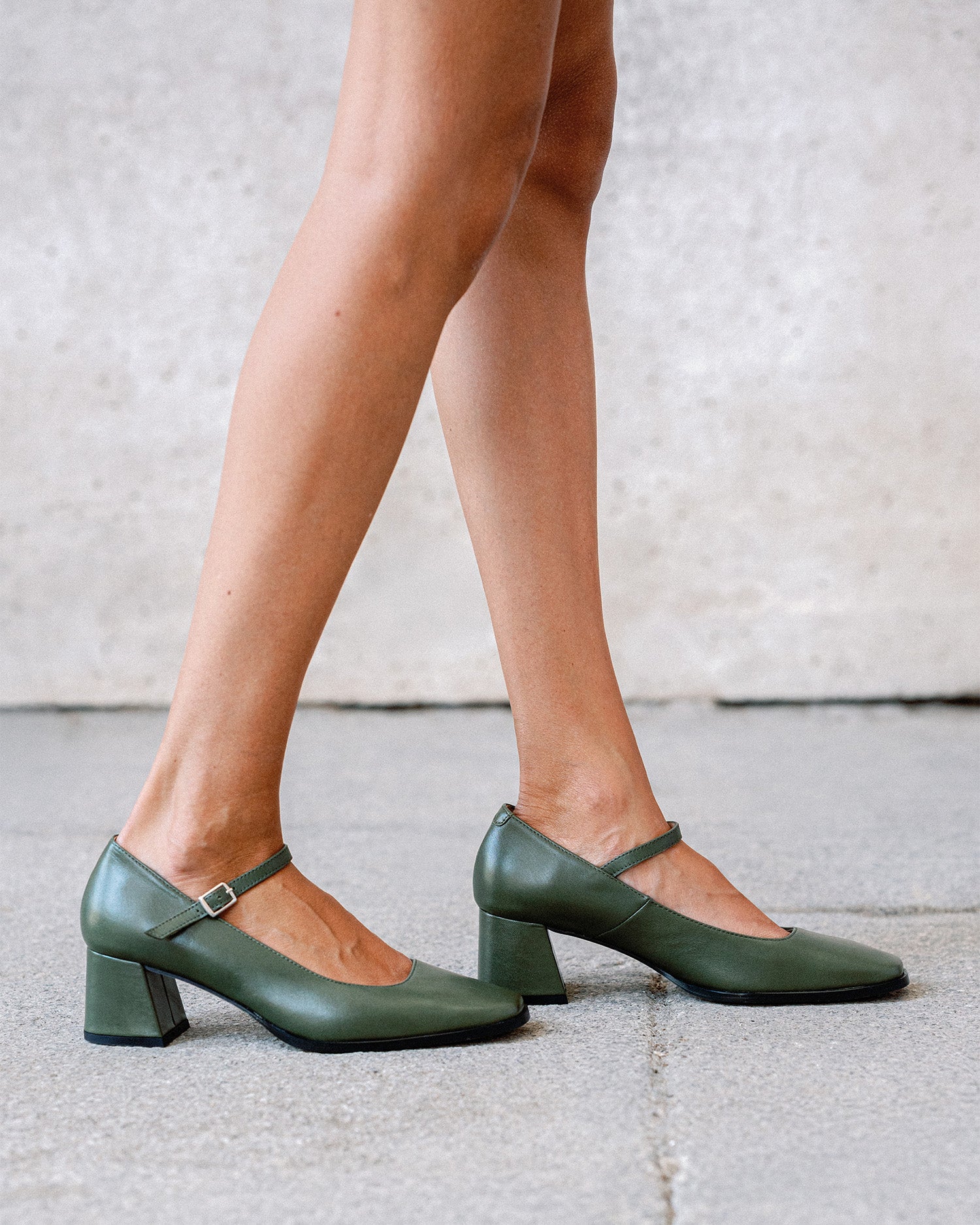 Salón Mary Jane con tacón de piel kaki