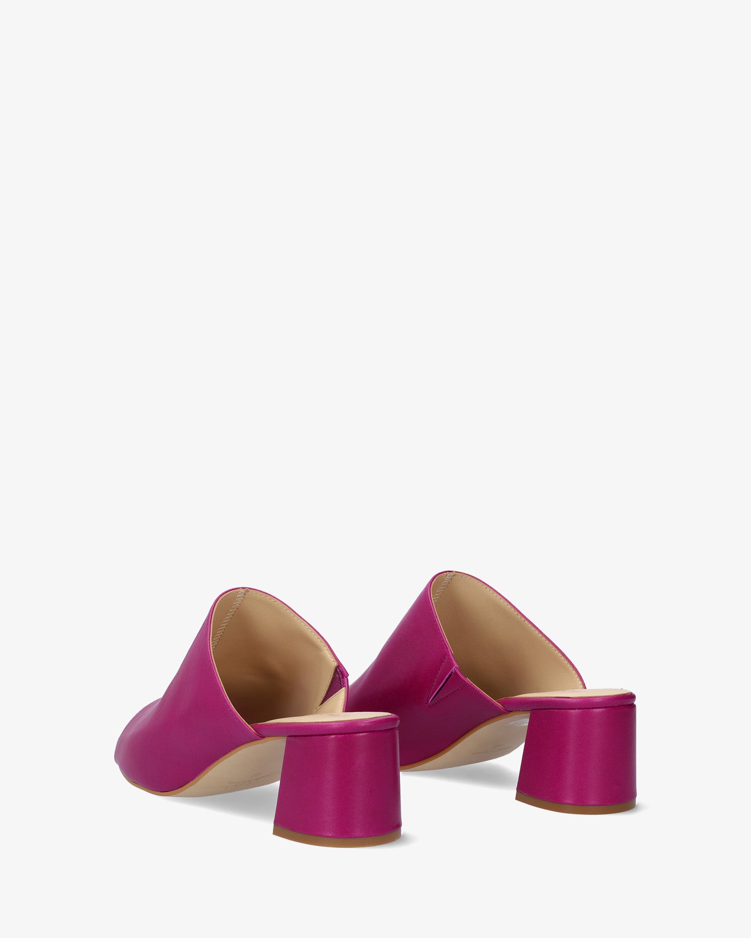 Mule con tacón en piel morado