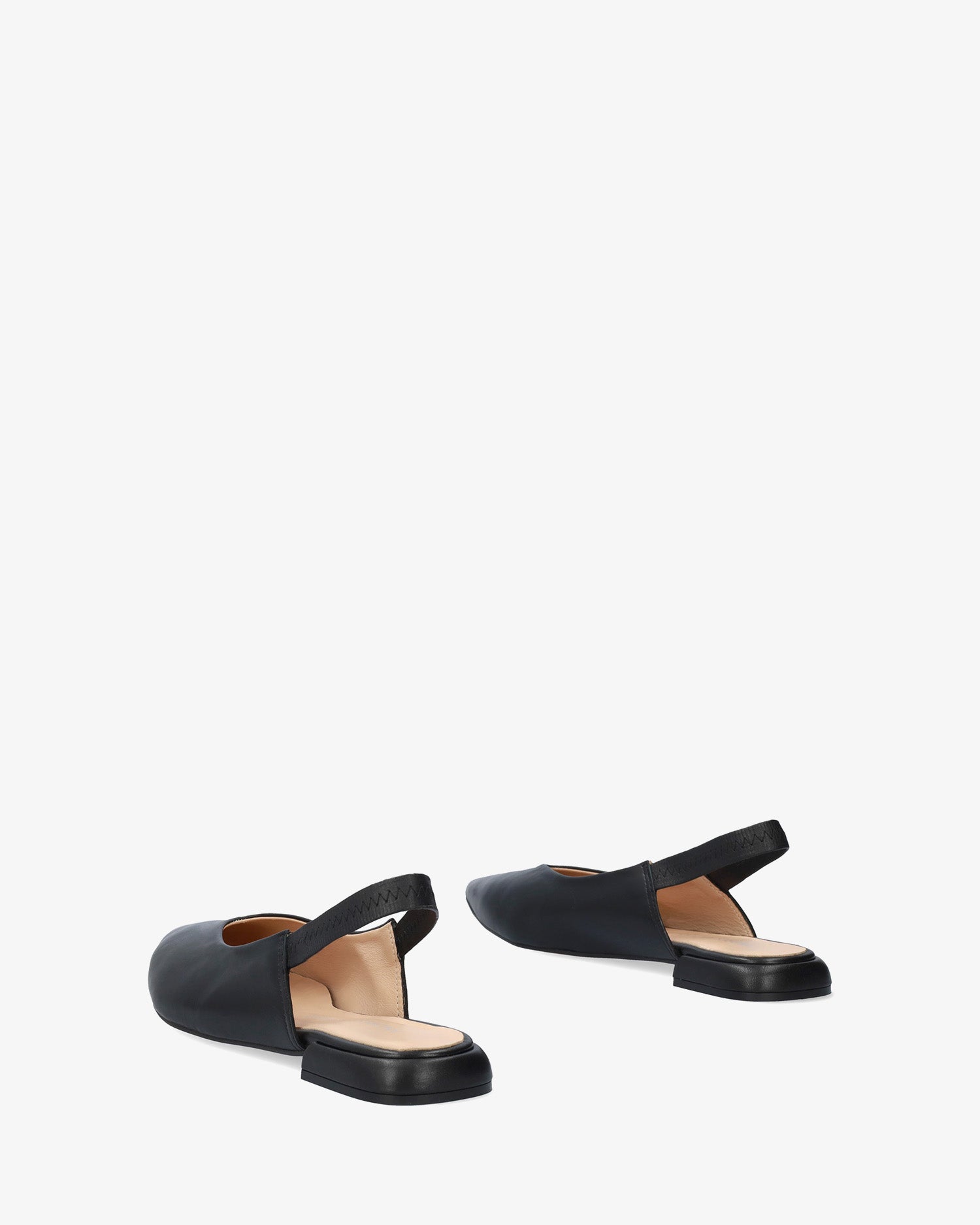 Flat slingback ballerina in black leather
