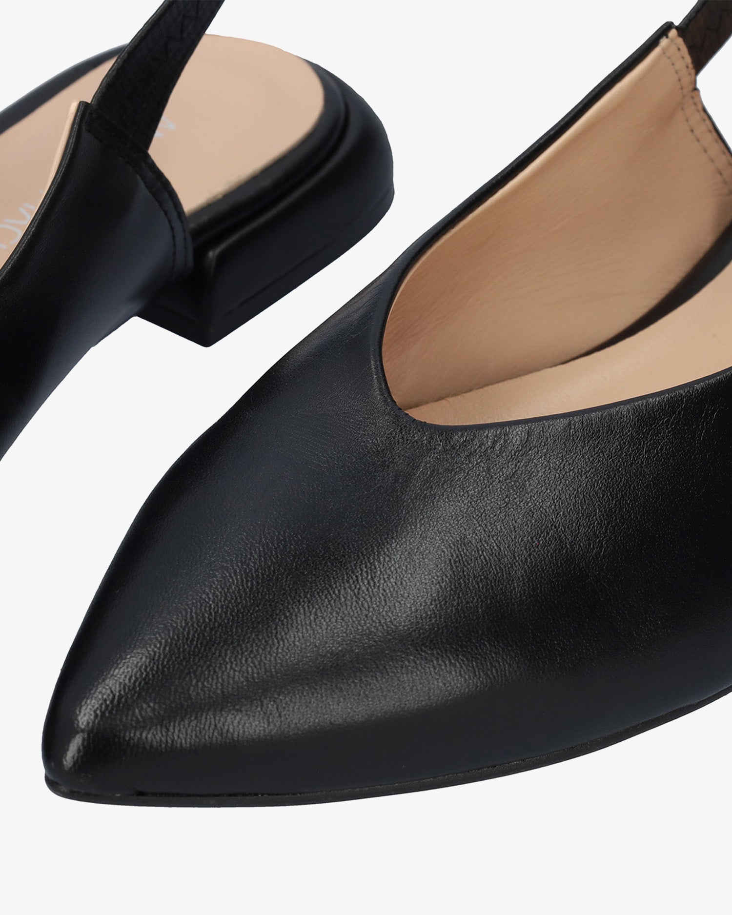 Flat slingback ballerina in black leather
