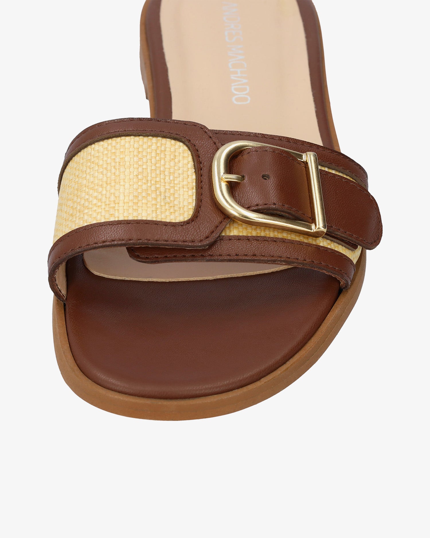 Flat leather sandal in brown
