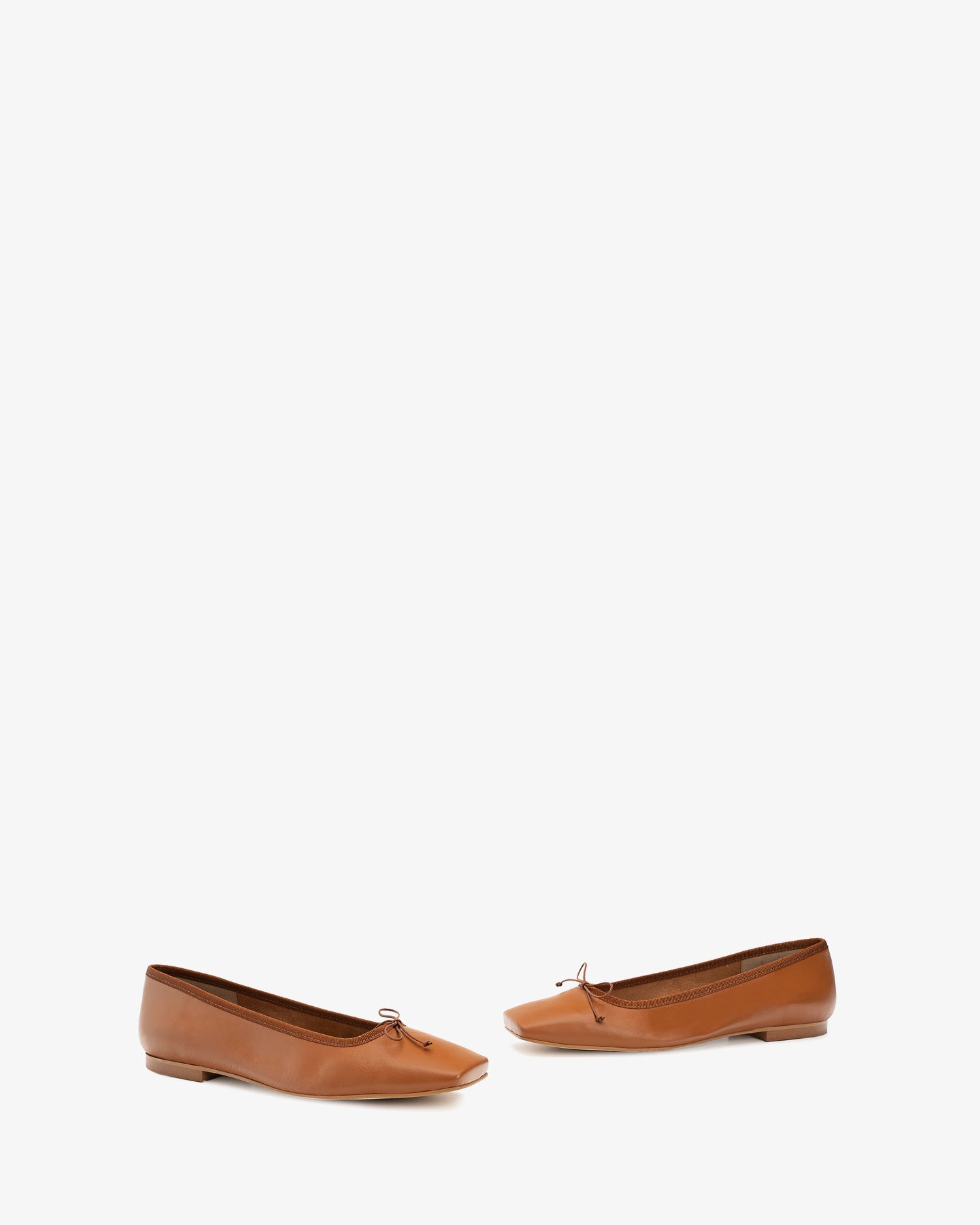 Bailarina plana en piel de color cuero