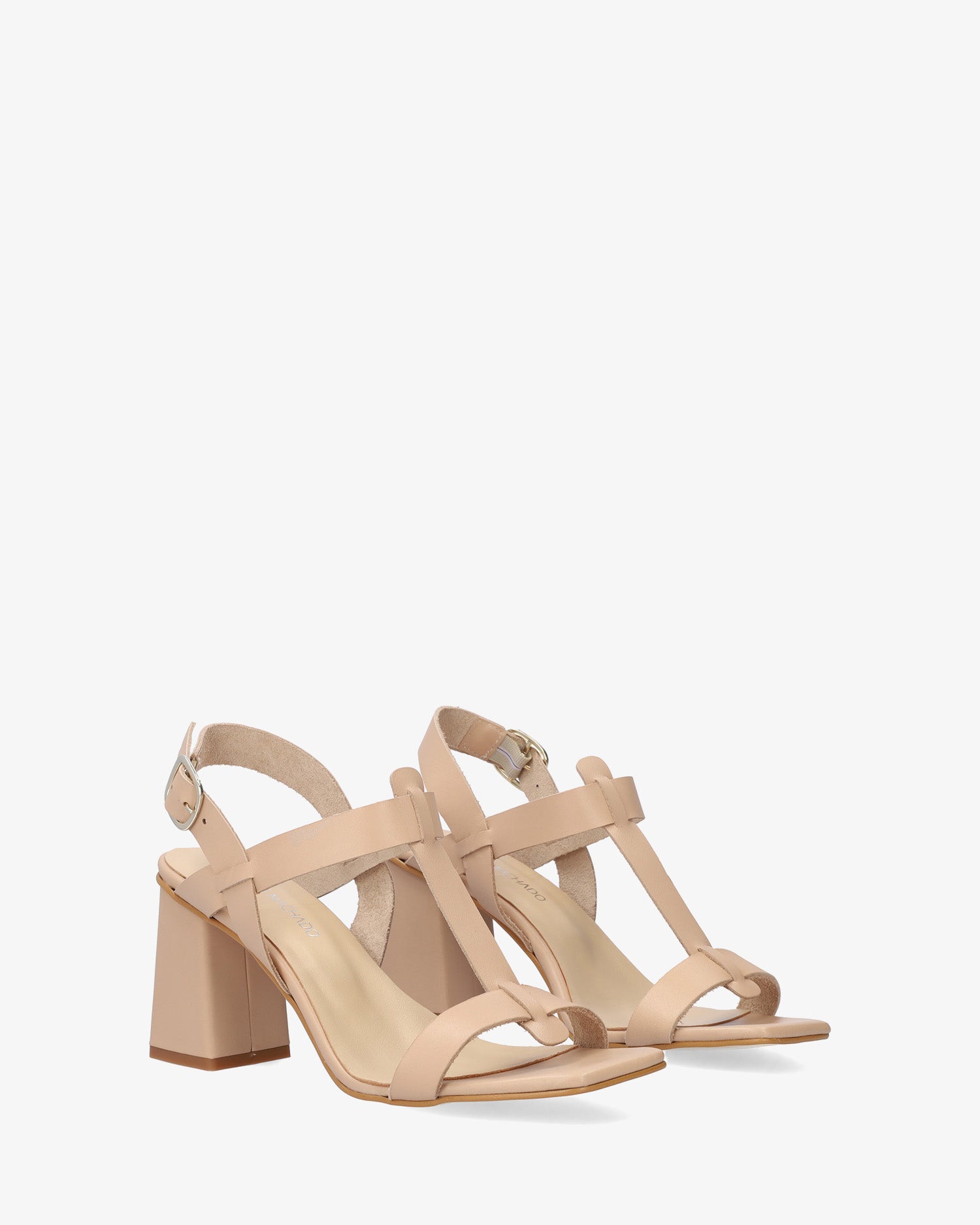 Sandalia con tacón en piel arena