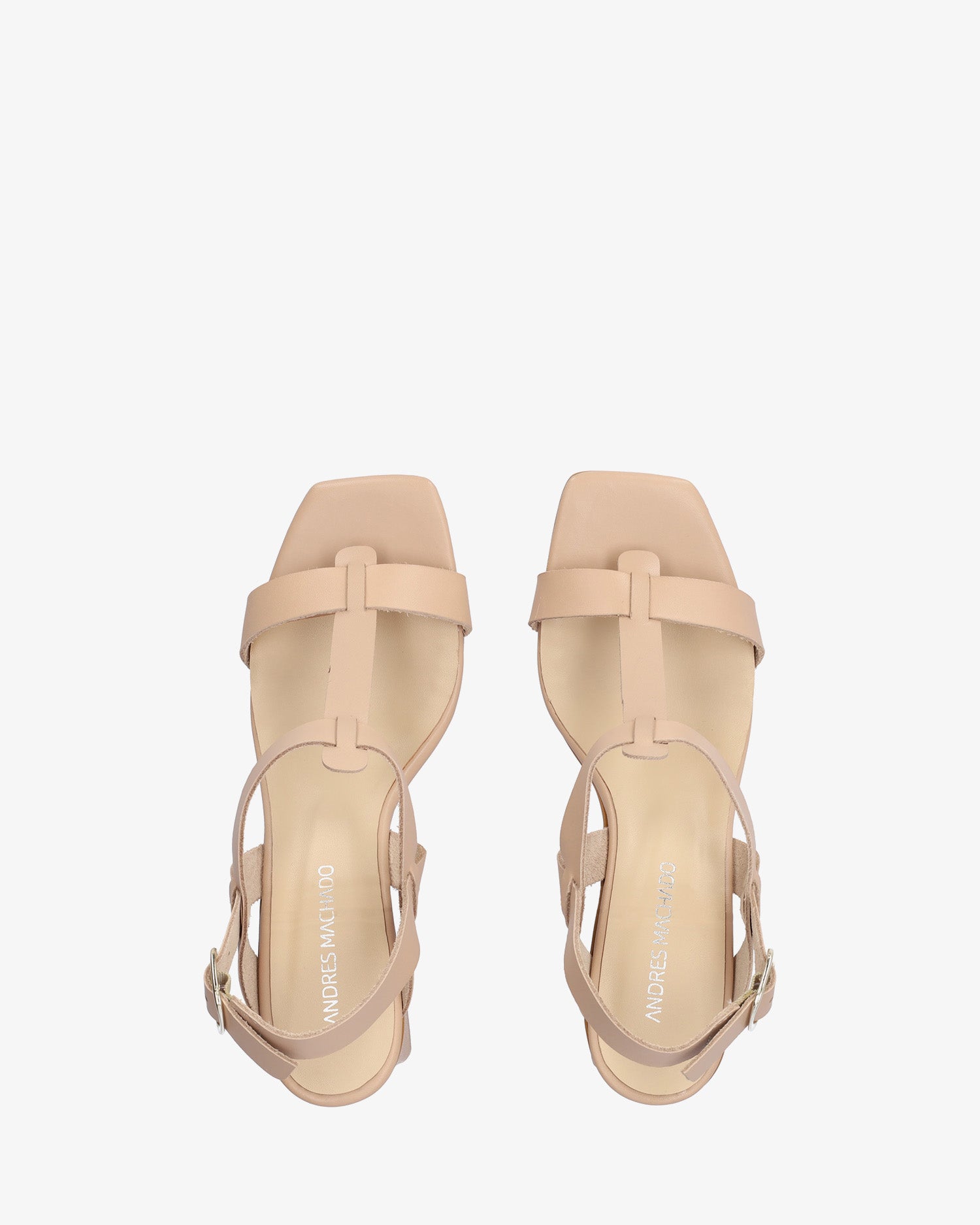 Sandalia con tacón en piel arena