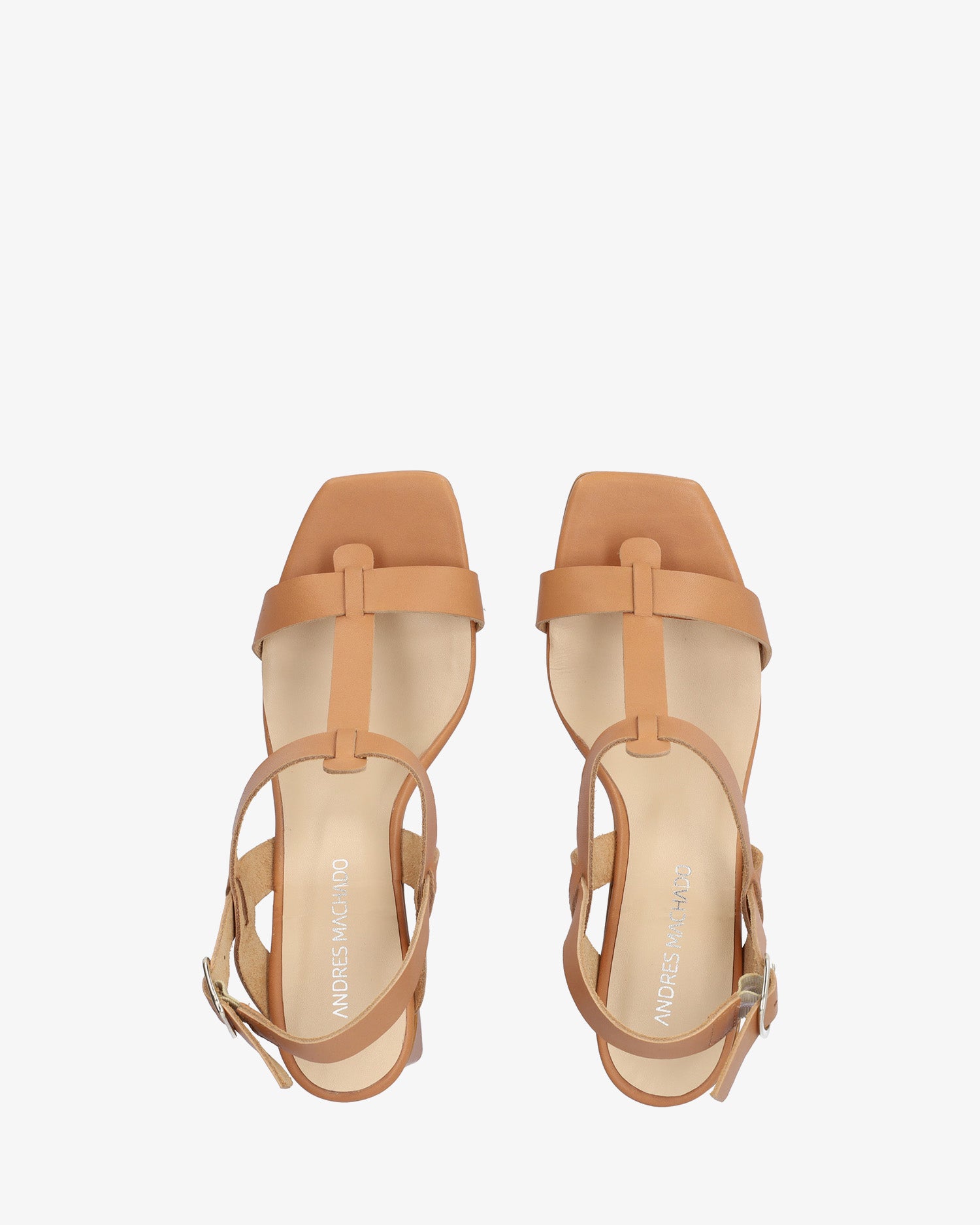 Sandalia con tacón en piel cuero