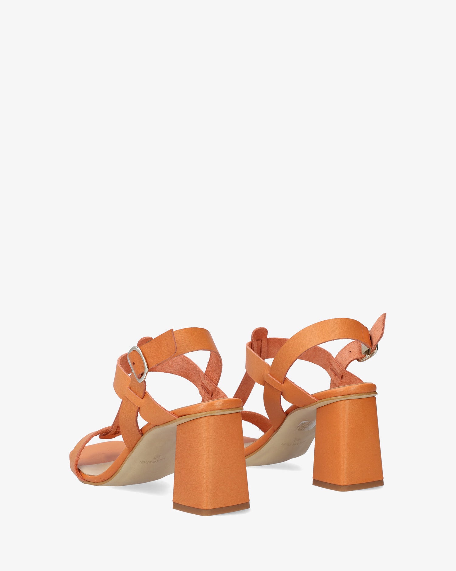 Sandalia con tacón en piel naranja