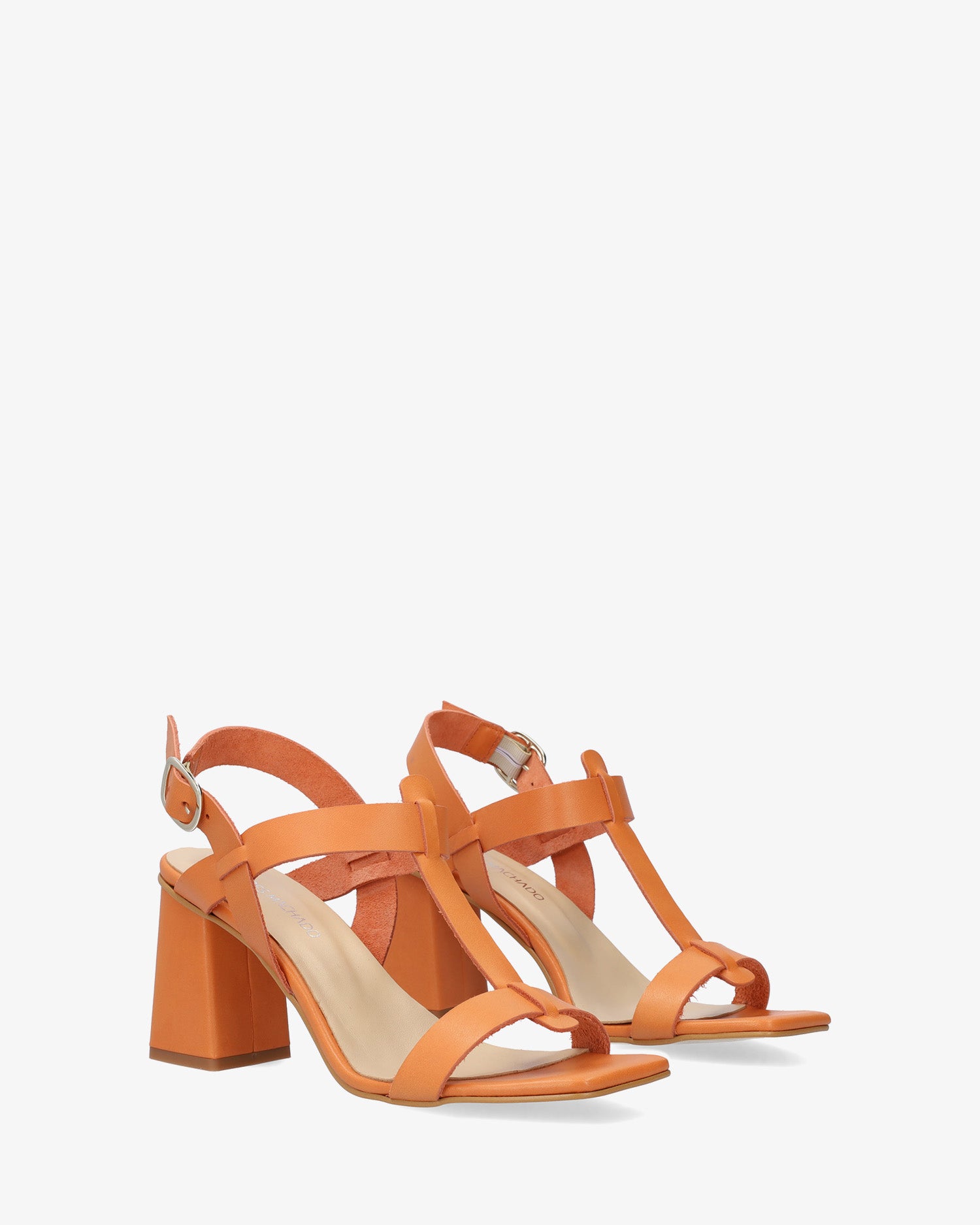 Sandalia con tacón en piel naranja