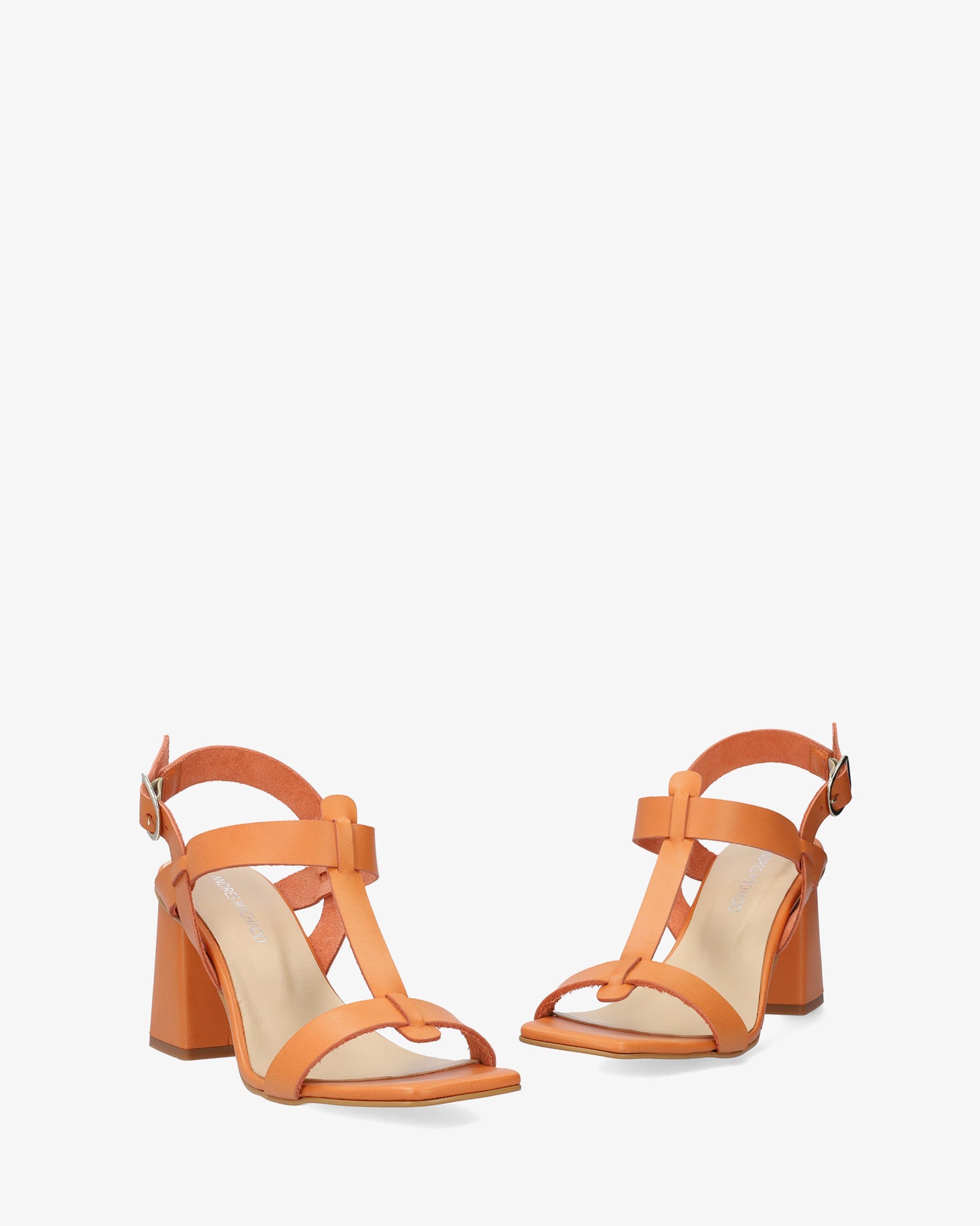 Sandalia con tacón en piel naranja