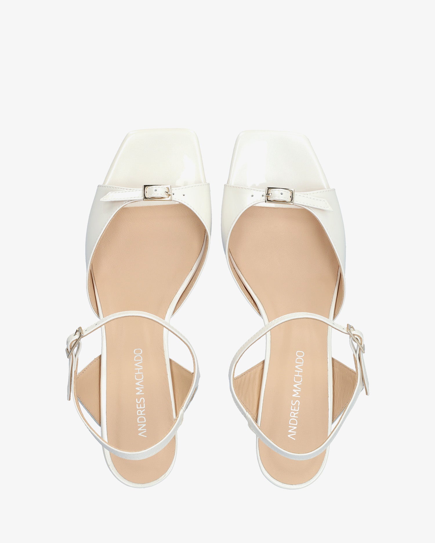 Sandale en cuir verni blanc à talon
