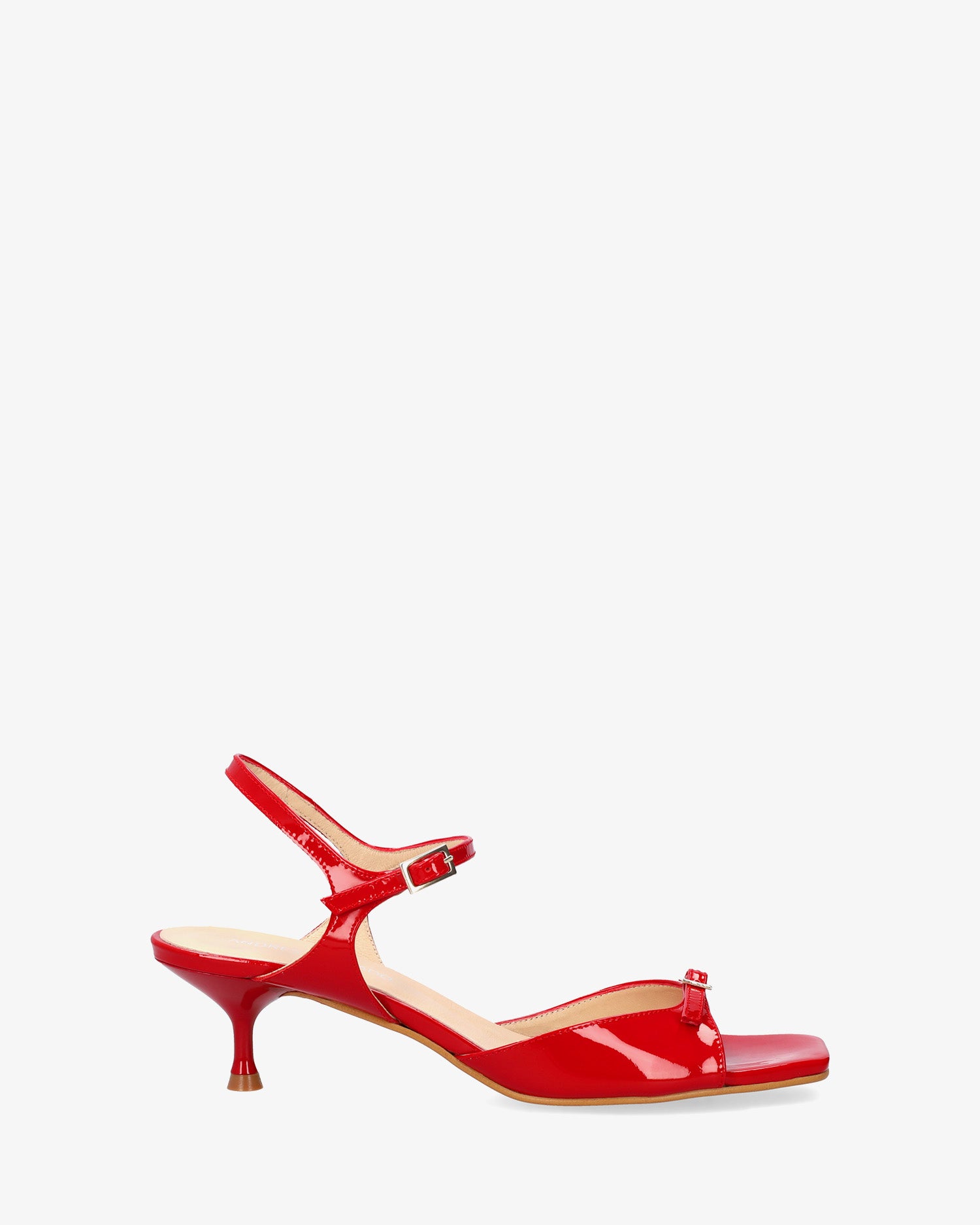 Sandale en cuir verni rouge à talon
