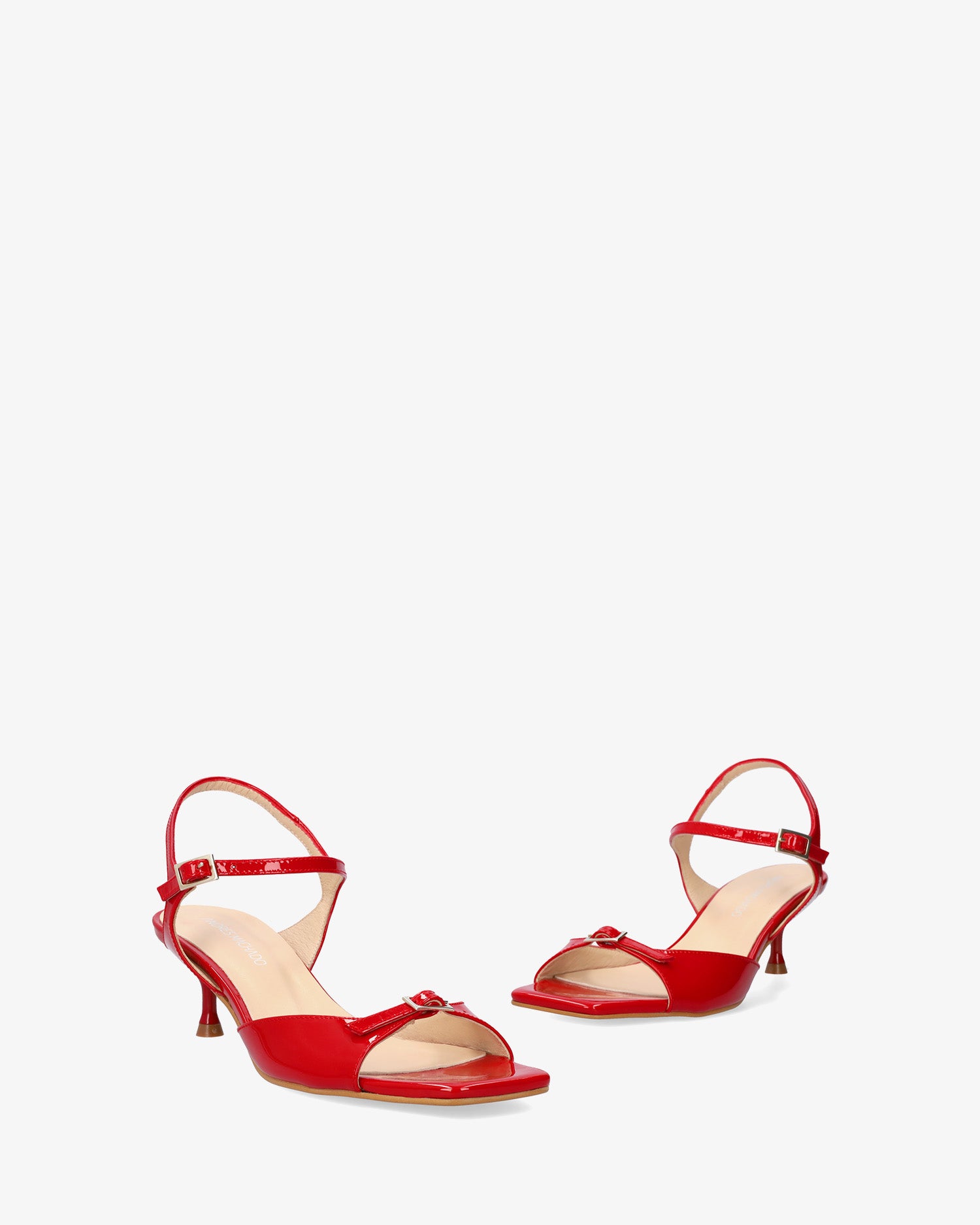 Sandale en cuir verni rouge à talon
