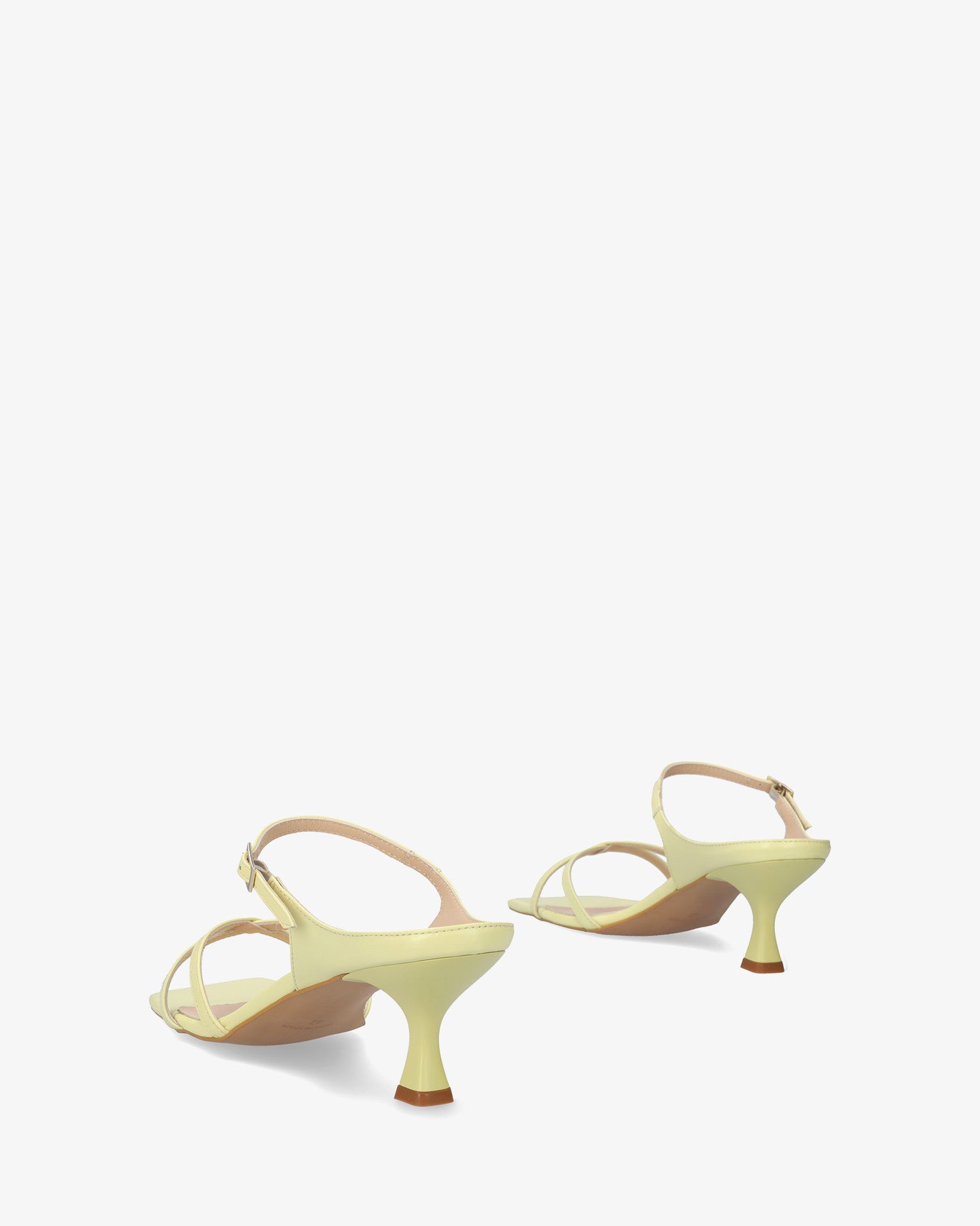 Sandalia con tacón en piel amarillo