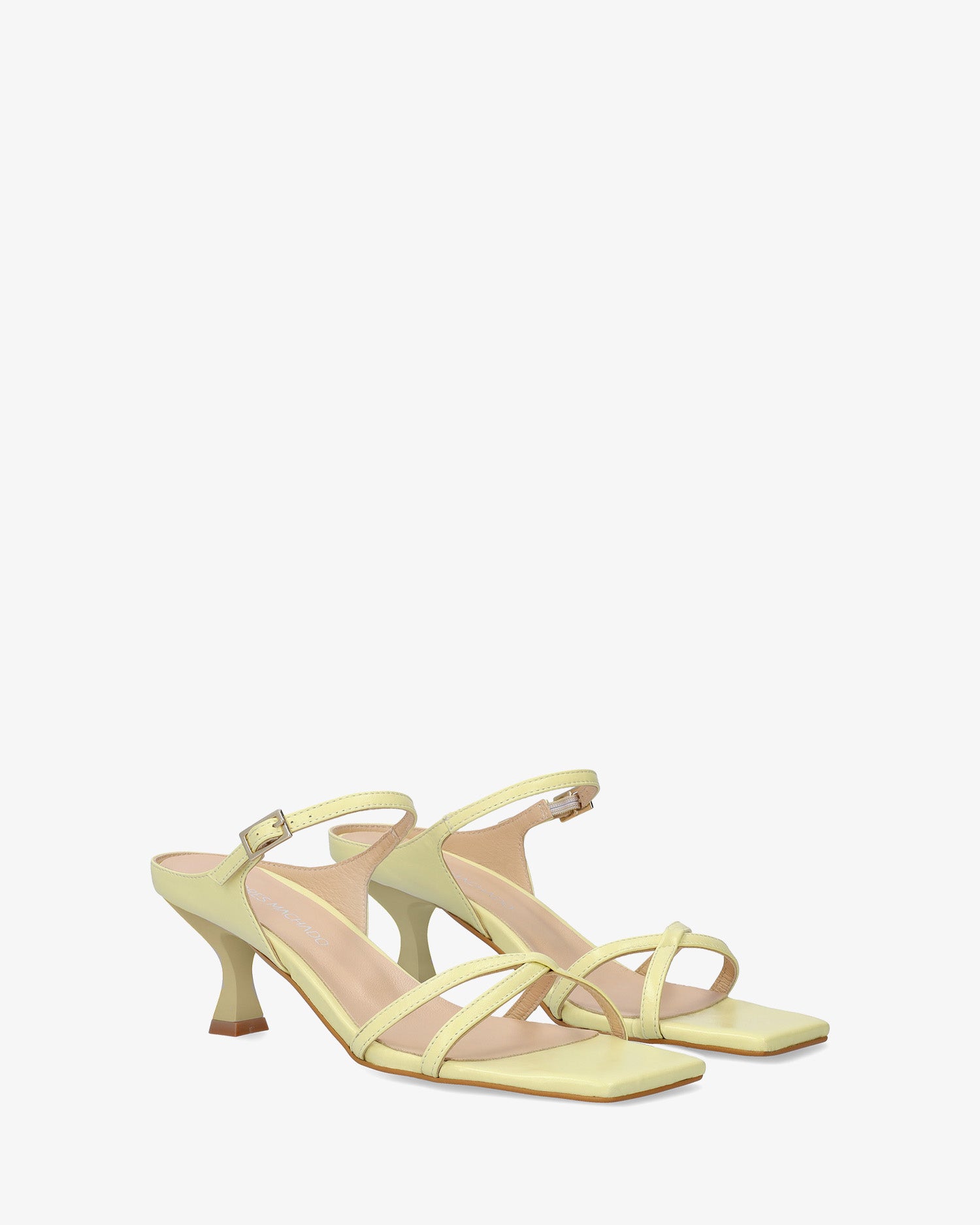 Sandalia con tacón en piel amarillo