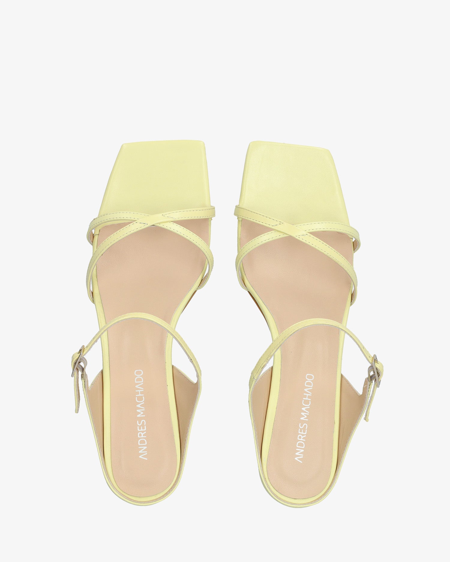 Sandalia con tacón en piel amarillo