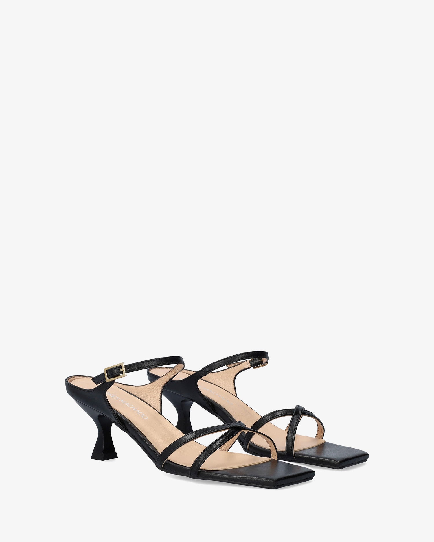 Sandalo con tacco in pelle nero
