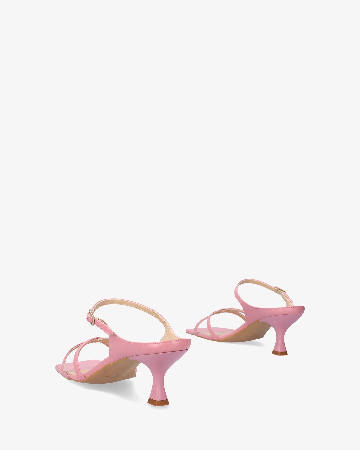 Sandalia con tacón en piel rosa