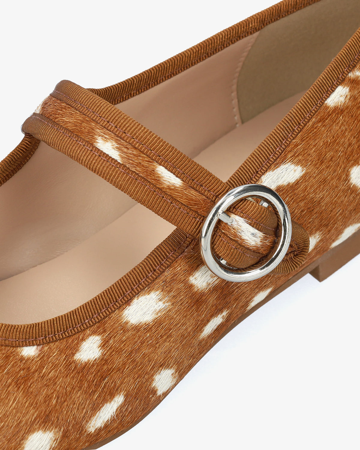 Sabrinas rasas em pele com estampado bambi 