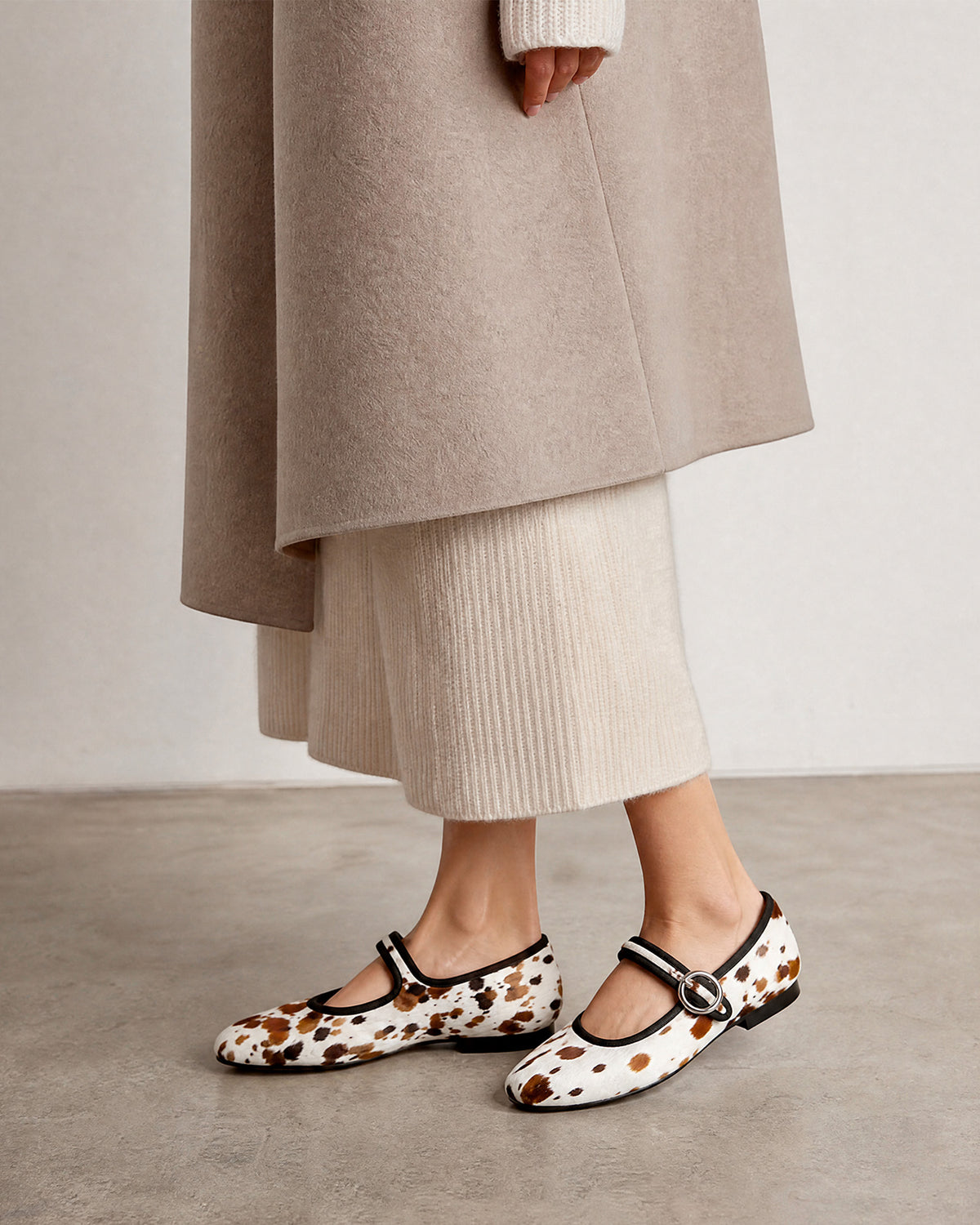 Sabrinas rasas em pele com estampado cowhide 