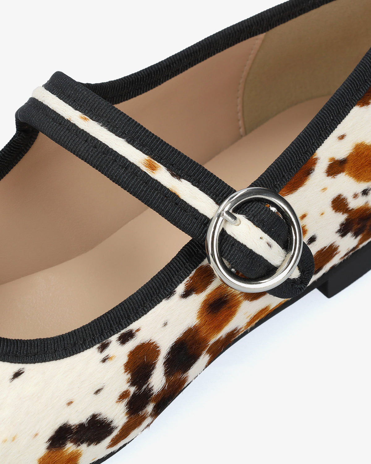 Sabrinas rasas em pele com estampado cowhide 