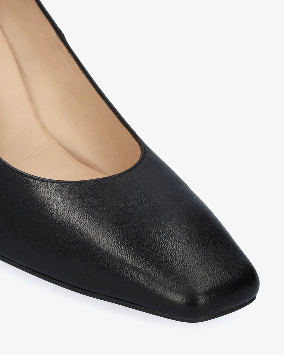 Pumps mit Absatz aus metallisiertem schwarzem Leder 