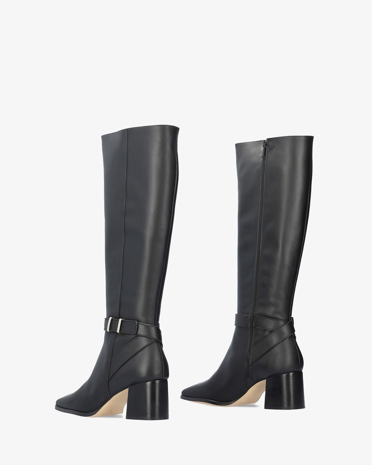 Bota alta en piel negro