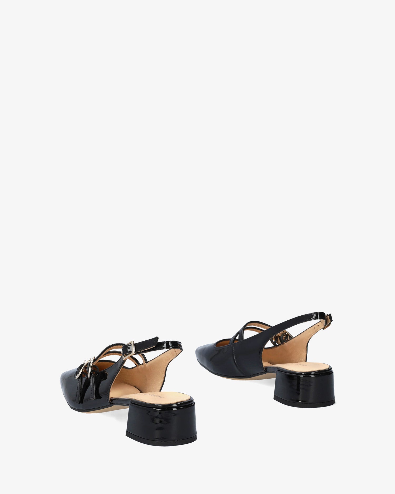 Bailarina con tacón en charol negro