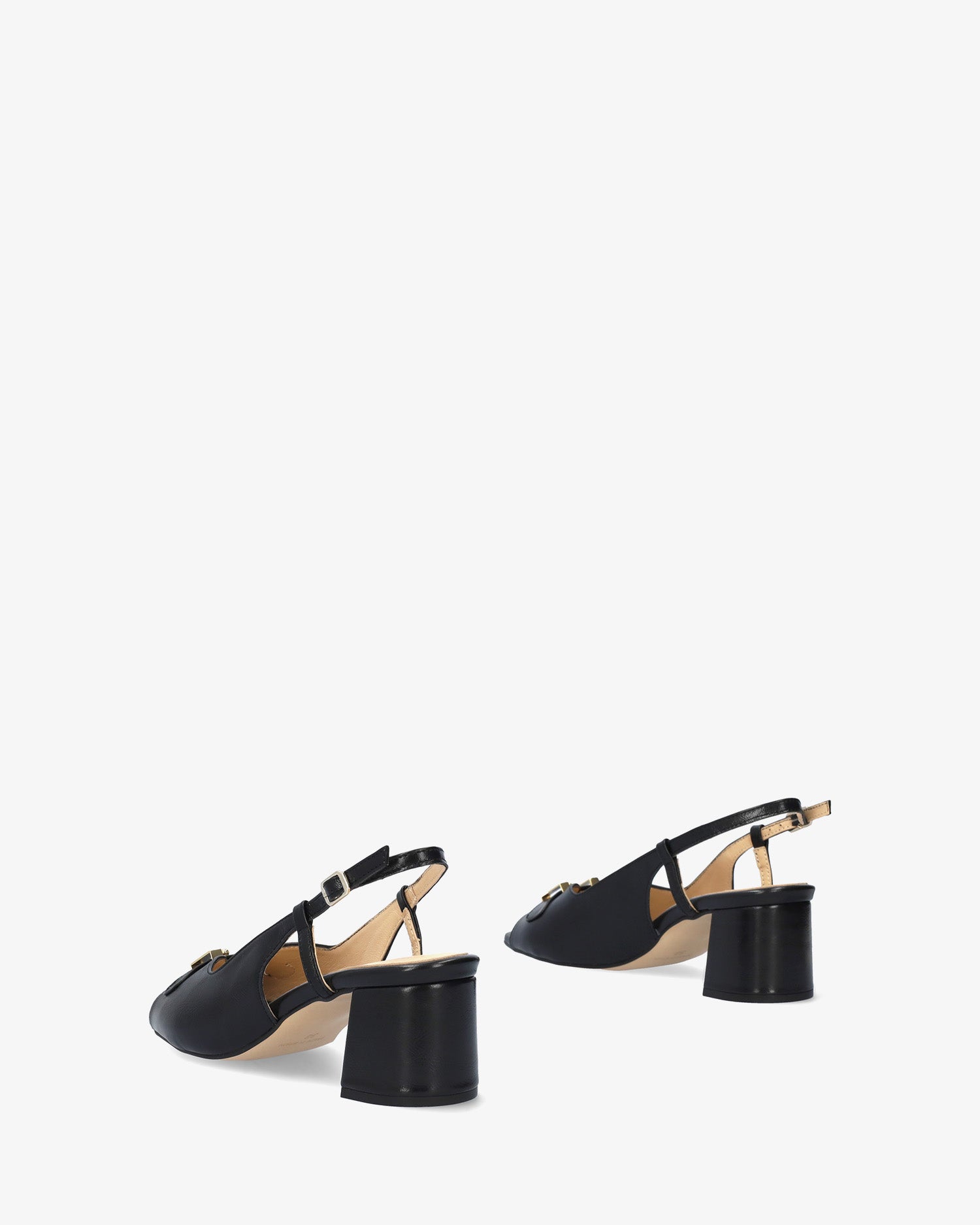 Sandalia con tacón en piel negro
