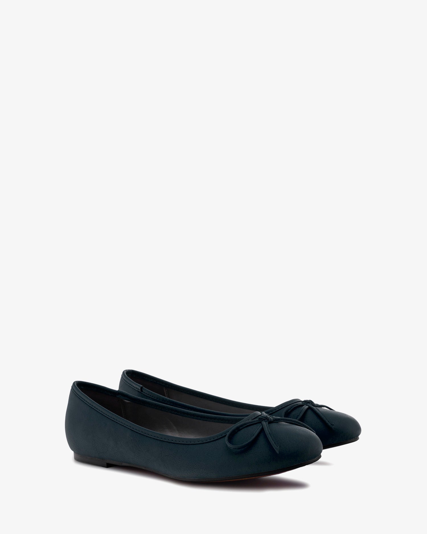 Bailarina clasica en pull marino