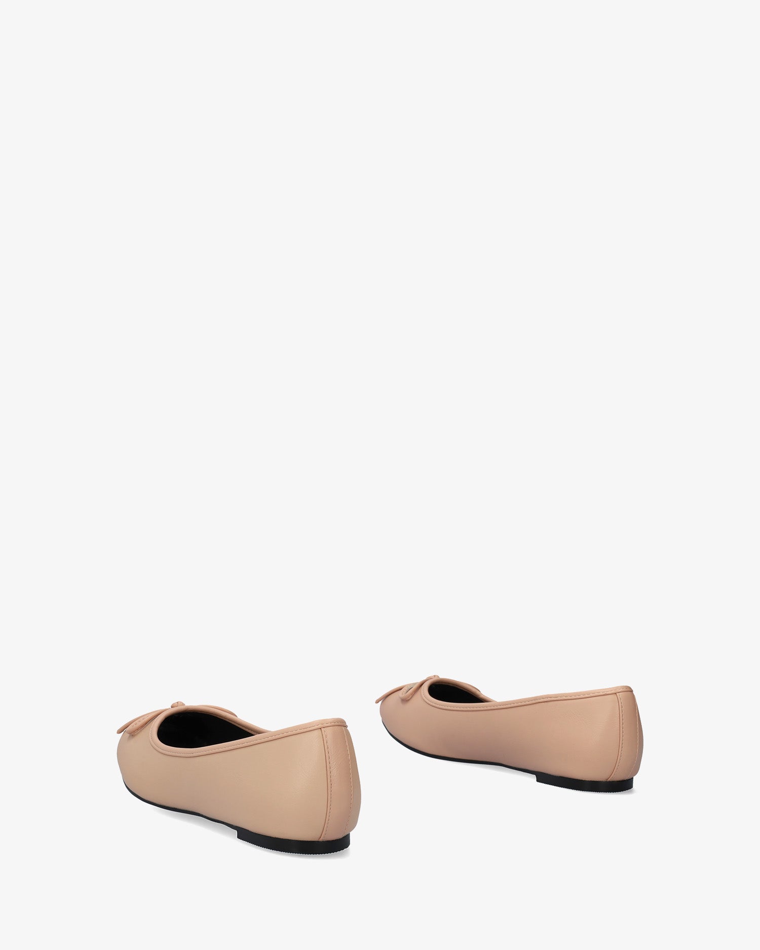 Klassische ballerinas mit schleife. beige