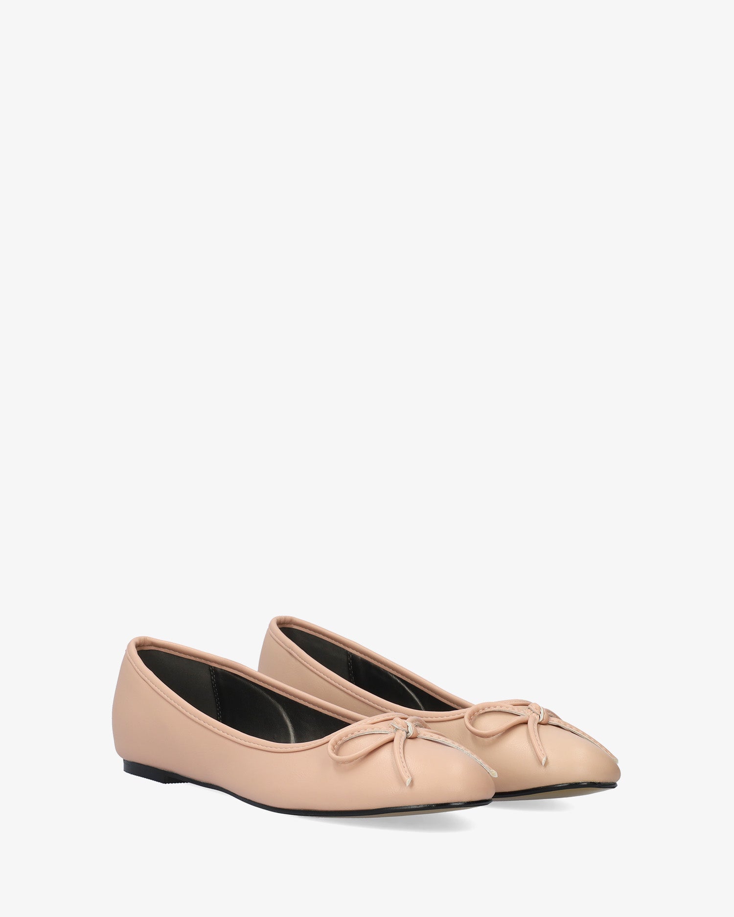 Klassische ballerinas mit schleife. beige