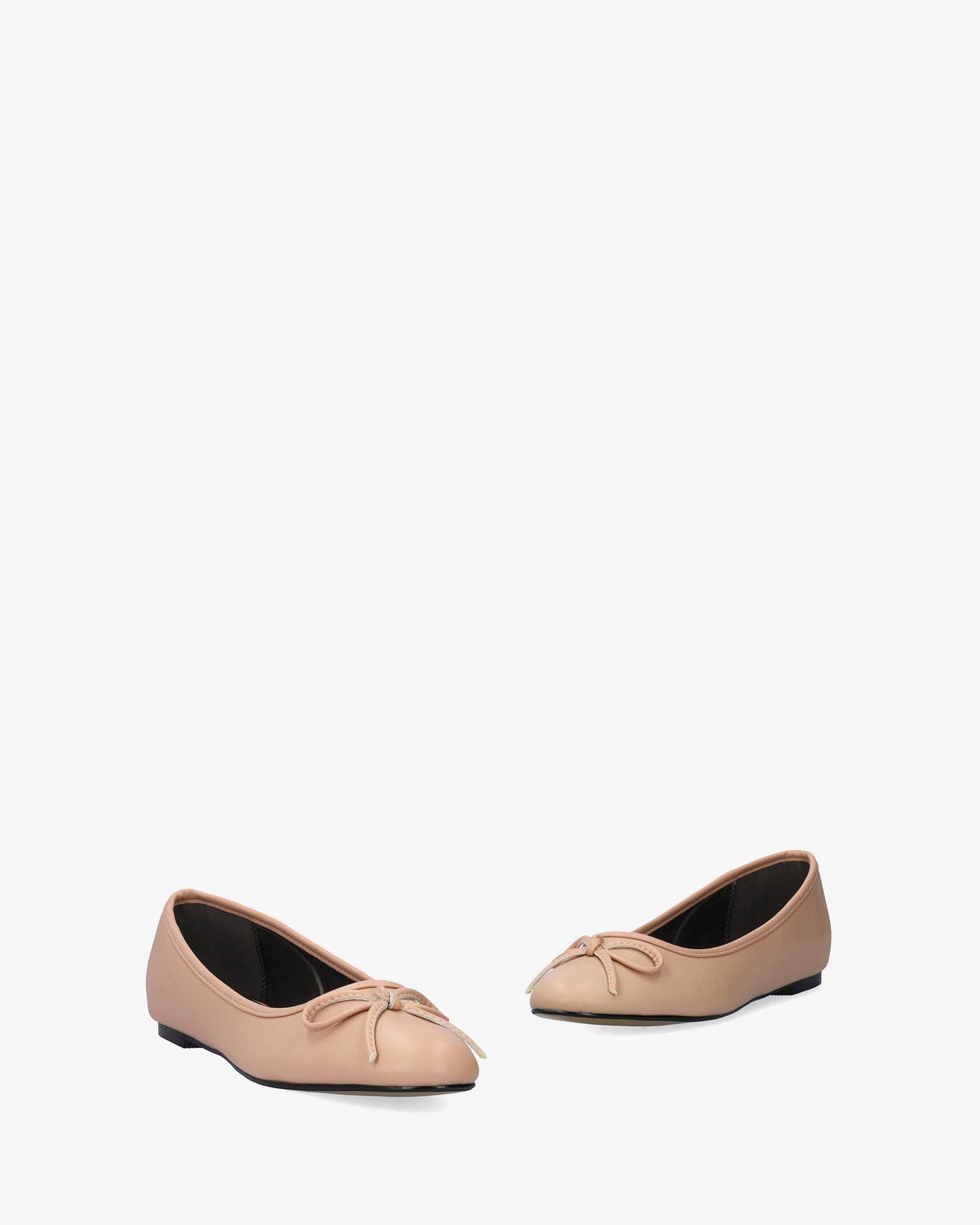 Klassische ballerinas mit schleife. beige