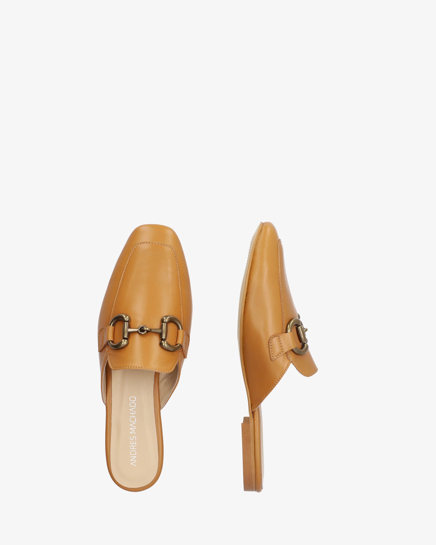 Mocasín plano destalonado en piel camel